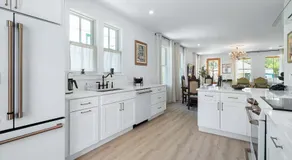 The Grand Augustine l Heated Pool l Walk to DNTN - Image 3