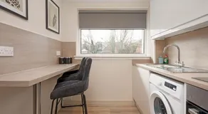1BR Shawlands Walk To Queens Park with Parking - Image 4