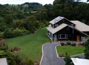 Gully Retreat Karapiro - Image 5