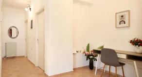 Sylvias Stylish Apartment - Image 5