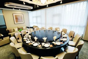 Runhua Junyue Hotel - Image 5