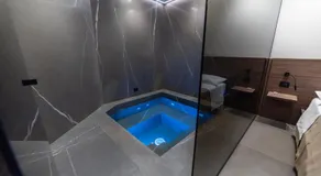 VS LUXURY SUITE with SPA - Image 4
