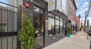 Luxury and Chic 2BR 2BA Apt only 15 Mins to NYC & Hoboken - Image 4
