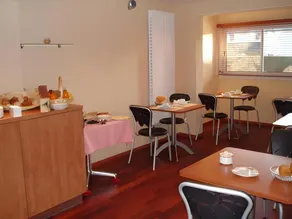 Louis Hotel - Image 5