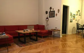 Central Cozy Apartment in Safe Local Neighbourhood - Image 2