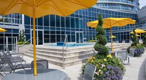 Panoramic Lakeview Resort Living 3BDR with Gym, Pool, Free parking - Image 5