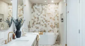 Palm Grove Luxe King, Wet Room & Chefs Kitchen - Image 2
