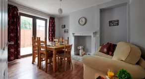 Maintenance, Transport, Medical Teams Bargain, 3 Bed Detached House, Mold, Sleeps 1 to 5 - Image 2