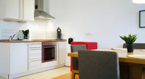Wohnensemble mit 3 separaten Bereichen- 2 Küchen- 3 Badezimmer- 10 Personen- Garten- Parkplatz - Image 3