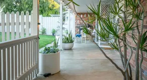 Charming oasis steps from the beach - Image 5