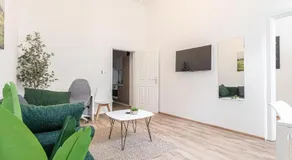 Lovely 1BR & 1LR Ground Floor Gem 15 min to City Center via U3 - Image 2