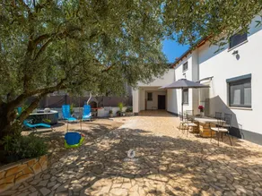 Adorable home with private garden and bubble bath - Image 5
