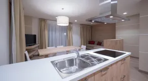 Chalet Tea Da Bondi - Image 2