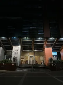 Luckybnb home in front of US embassy - Image 4