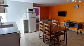 Gîte cosy à Ville-au-Val, proche Nancy et Metz, randonnées, 1 chambre, parking et terrain privé. - Image 4