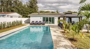 4 BR home with private pool - Image 4