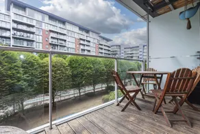 Riverside Apartment - Image 3