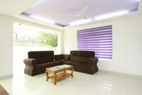 OYO 9797 Hotel Vbee Plaza - Image 3