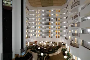 Embassy Suites by Hilton Portland Airport - Image 2