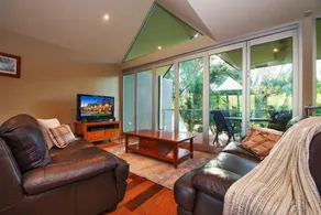 Centenary Peaks Riverview Townhouses Bright - Image 2