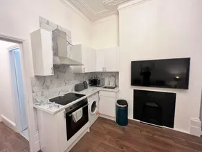 Iconic One Bed Apartment in Chiswick - Image 5