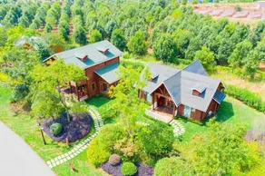 Taiping Lake Forest Chalet Hotel - Image 2