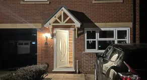 Cosy Private New Build Ensuite with Driveway, 15 min Walk to City Centre, Dedicated Parking - Image 5