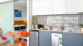 Belle Escapes 703 Harbour Lights Cairns Apartment with water views - Image 5