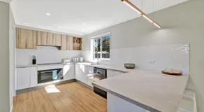 Water Views - Boat Parking - King Bed - Air Con - Image 5