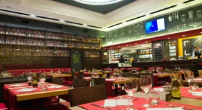 Alessandro Palace & Bar - Image 4