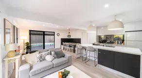 3BR Little Coastal Boho Home - Neverending Summer Fun near Themeparks & close to M1 exit - Image 3