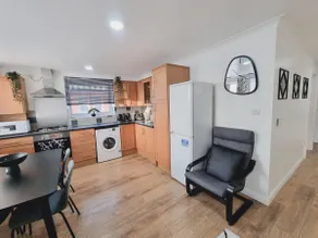 Central 2Bed&2Bath Flat w/ FREE Wi-Fi / Parking - Image 5