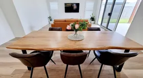 Large and Private Executive Home - Secure parking for boats - Image 3