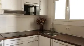 Spacious Modern Apartment in a Beautiful Area - Image 3