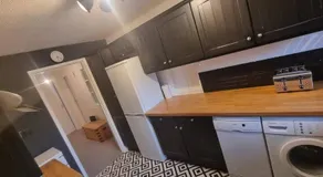 Spacious self contained flat in superb location - Image 2