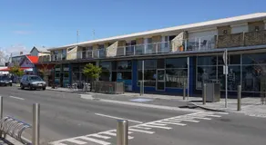 Central Location with Fabulous Sea Views - Image 4