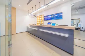 Hanting Hotel Shanghai Xujiahui Metro Station - Image 3