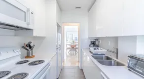 Renovated Apts with Kitchen, Fast WiFi, Smart TV, Roku & Pool Onsite 4 mi to Surfside Beach - Image 4