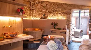 Large Country Cottage, Sleeps 8 - Spa Facilities, Garden Bar, Catering Services, Free Parking, Nature Reserve, Hen Parties - Image 3