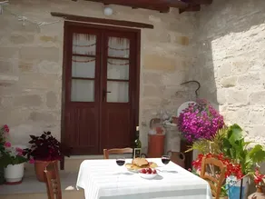 Niovi House - Image 4