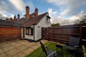 Charming 1 Bedroom Period Cottage in Sevenoaks - Image 5