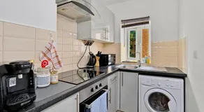 Modern 1BR Flat in Central Harrow Sleeps 4 - Image 4