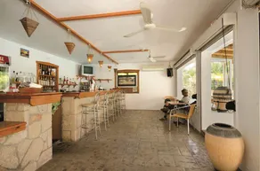 Coliseum Studios & Apartments - Image 4