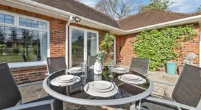 AC Hot Tub Thorpe Park Home 6BR Sleeps 16 Wifi And Parking - Image 4