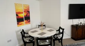 Tardis Townhouse - Spacious and Comfortable - Image 5