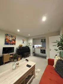 1BR Apt | Sleeps 4 | By Station + Watercress Line - Image 3