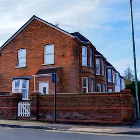 Bedford Rd Apartment Ideal for Hospital & Town Centre - Image 3