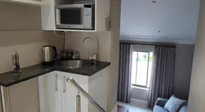 Hilltop Guesthouse - Image 3