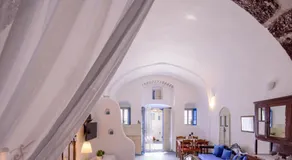 Casa Delle Botti Cave House Santorini Oia Finikia - Image 2