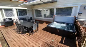 Stunning 5BR 16 Bed Home with Finnish Sauna & Jacuzzi 340 m2 - Image 4